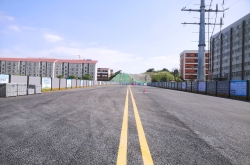 托子沖南路主幅路通車，新學校旁拉通了一條便民路
